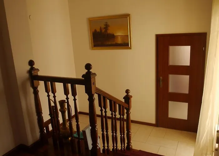 بيت شباب Leonik