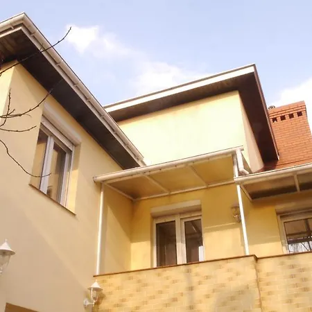 Leonik Hostel