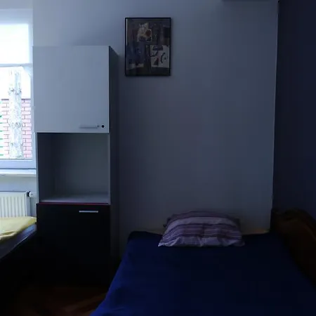 Leonik Hostel *