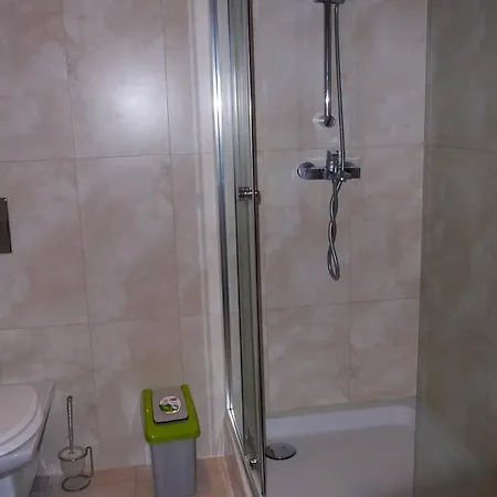 Hostel Leonik