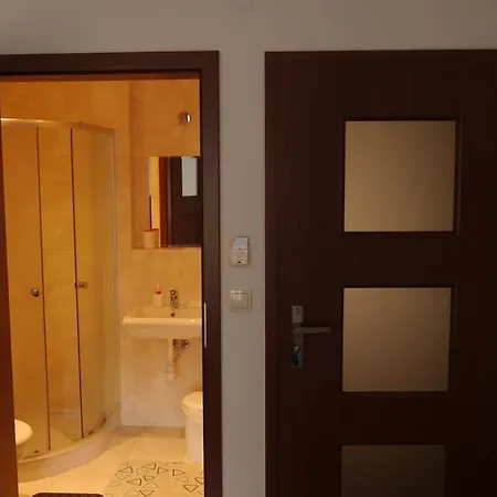 Hostal Leonik *