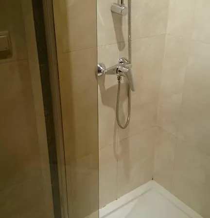 Leonik ワルシャワ